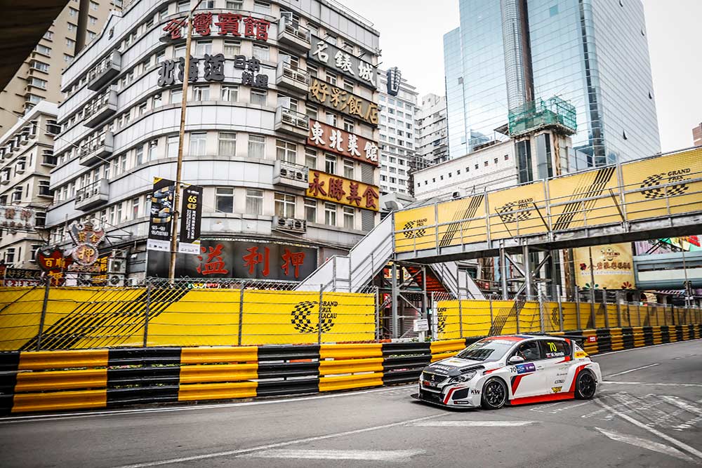Mato Homola ends WTCR season with great results